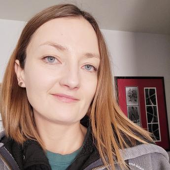 R8 Kali Schmitt personal headshot